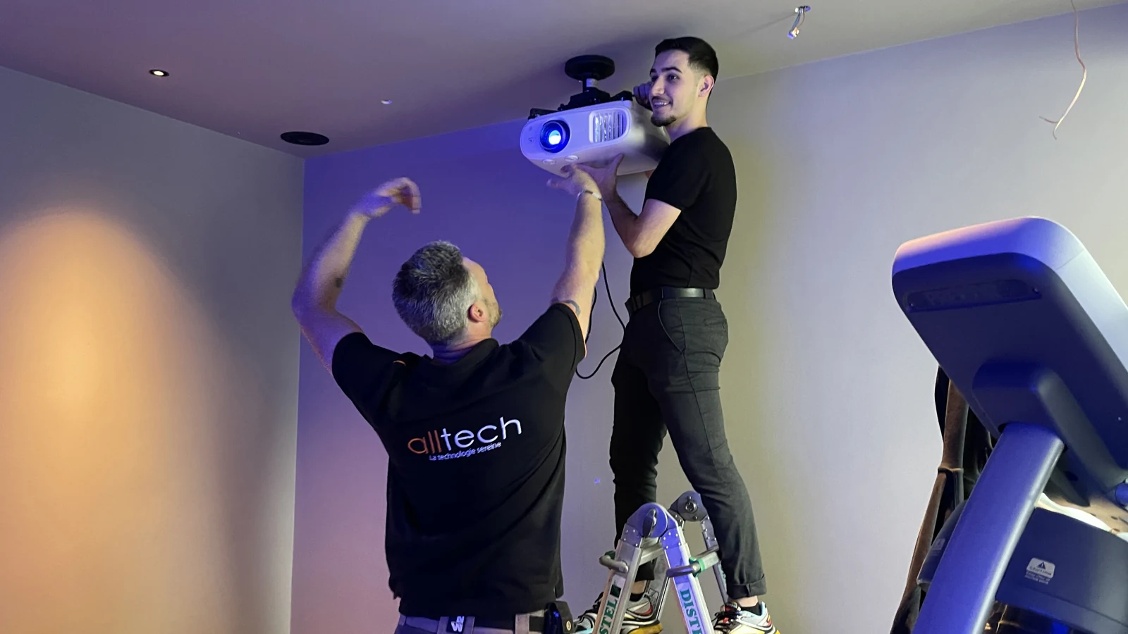 Pose du vidéoprojecteur au plafond à Haguenau.